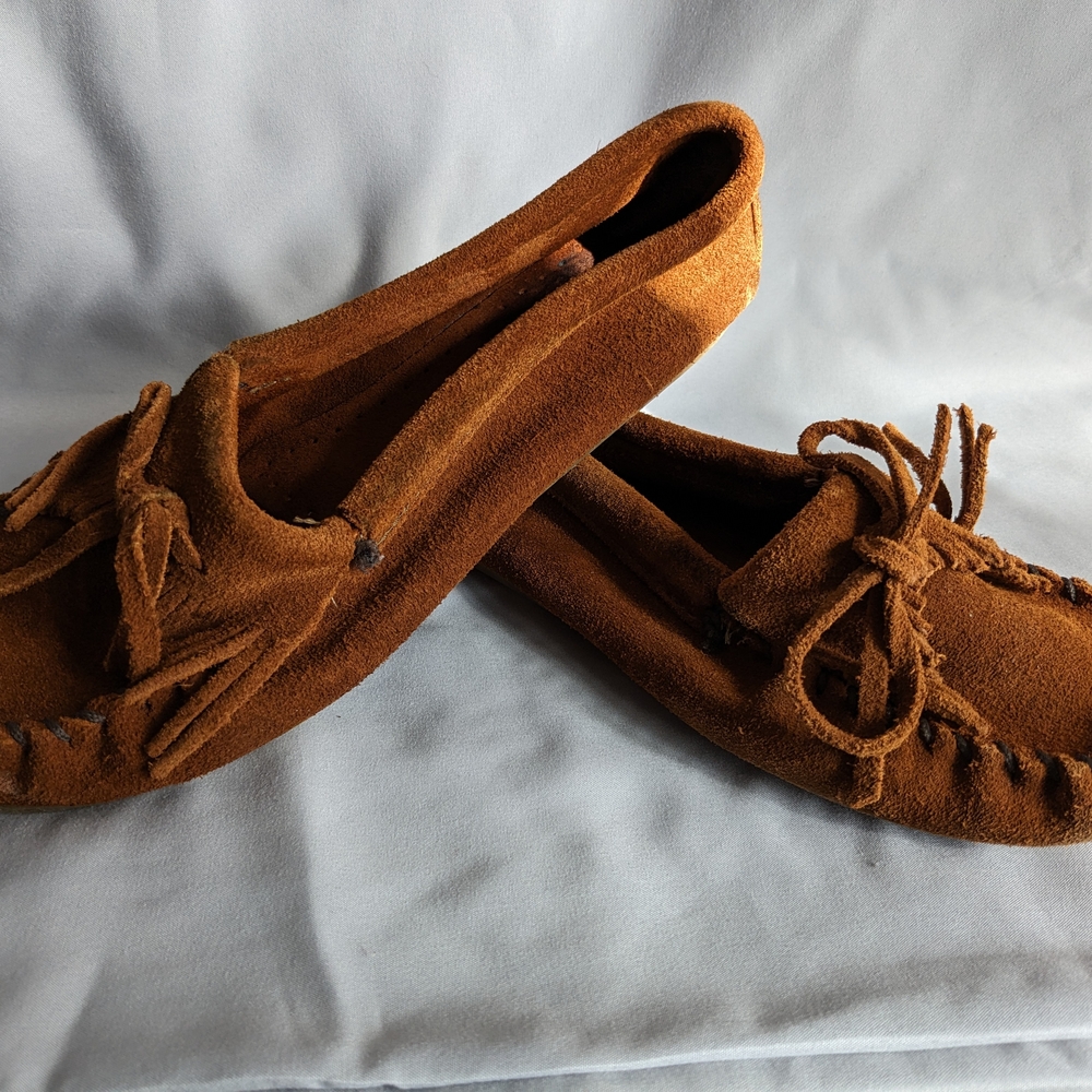 Minnetoka Women's Kilty Hardsole Moccasins - Size 7
